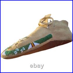 Antique Plateau Beaded Moccasins Rare Mens Size 12 Sheepskin Brass Trade Spots Antique Plateau Beaded Moccasins Rare Mens Size 12 Sheepskin Brass Trade Spots
