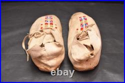 Antique RARE PAIR OF BEADED Native American SIOUX Plains Indian MOCCASINS VTG
