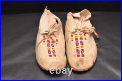 Antique RARE PAIR OF BEADED Native American SIOUX Plains Indian MOCCASINS VTG