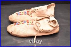 Antique RARE PAIR OF BEADED Native American SIOUX Plains Indian MOCCASINS VTG