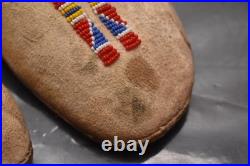 Antique RARE PAIR OF BEADED Native American SIOUX Plains Indian MOCCASINS VTG