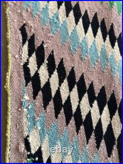 FABULOUS VINTAGE 1940s NAVAJO RARE AND FINE COLORFUL HANDMADE RUG 33 X 54
