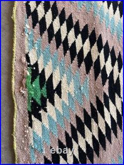 FABULOUS VINTAGE 1940s NAVAJO RARE AND FINE COLORFUL HANDMADE RUG 33 X 54