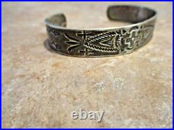 RARE Old 1920's Navajo 900 COIN SILVER Arrowhead Symbol STAMPED DESIGN Bracelet