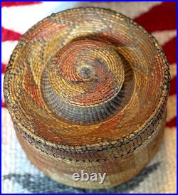 RARE TLINGIT KNOB TOP-RATTLE BASKET, Spruce Root, MaidenHair Fern, Dyed BearGrass