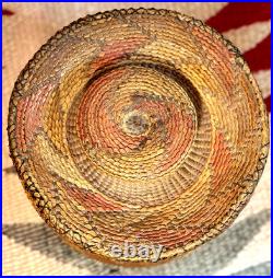 RARE TLINGIT KNOB TOP-RATTLE BASKET, Spruce Root, MaidenHair Fern, Dyed BearGrass