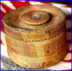 RARE TLINGIT KNOB TOP-RATTLE BASKET, Spruce Root, MaidenHair Fern, Dyed BearGrass