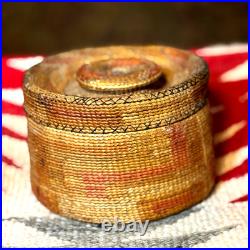 RARE TLINGIT KNOB TOP-RATTLE BASKET, Spruce Root, MaidenHair Fern, Dyed BearGrass