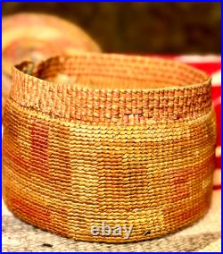 RARE TLINGIT KNOB TOP-RATTLE BASKET, Spruce Root, MaidenHair Fern, Dyed BearGrass RARE TLINGIT KNOB TOP-RATTLE BASKET, Spruce Root, MaidenHair Fern, Dyed BearGrass