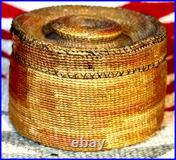 RARE TLINGIT KNOB TOP-RATTLE BASKET, Spruce Root, MaidenHair Fern, Dyed BearGrass