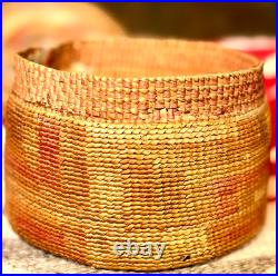 RARE TLINGIT KNOB TOP-RATTLE BASKET, Spruce Root, MaidenHair Fern, Dyed BearGrass