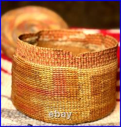 RARE TLINGIT KNOB TOP-RATTLE BASKET, Spruce Root, MaidenHair Fern, Dyed BearGrass