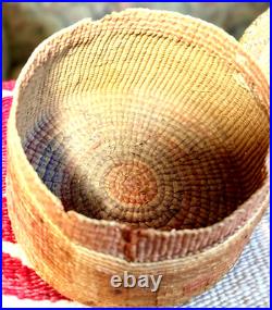 RARE TLINGIT KNOB TOP-RATTLE BASKET, Spruce Root, MaidenHair Fern, Dyed BearGrass