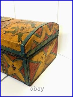 Rare Antique 1800s CROW NATIVE AMERICAN Trunk With Ledger Type Drawings
