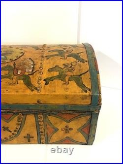 Rare Antique 1800s CROW NATIVE AMERICAN Trunk With Ledger Type Drawings