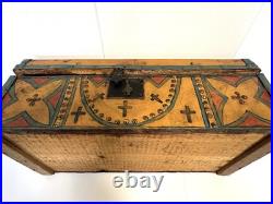 Rare Antique 1800s CROW NATIVE AMERICAN Trunk With Ledger Type Drawings