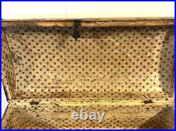 Rare Antique 1800s CROW NATIVE AMERICAN Trunk With Ledger Type Drawings