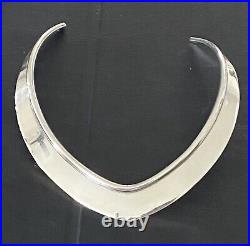 Rare Artist Signed White Hogan Sterling Silver Necklace