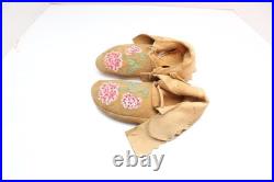 VTG CREE FLORAL Leather RARE EMBROIDERED BEADED MOCCASINS native American 10