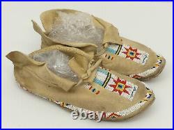 Vintage RARE PAIR OF BEADED Native American SIOUX Plains Indian MOCCASINS ATQ