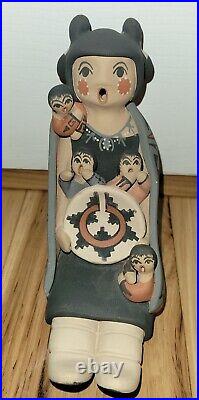 Vtg. Native American JEMEZ Pottery STORYTELLER By Chrislyn Fragua Jemez RARE